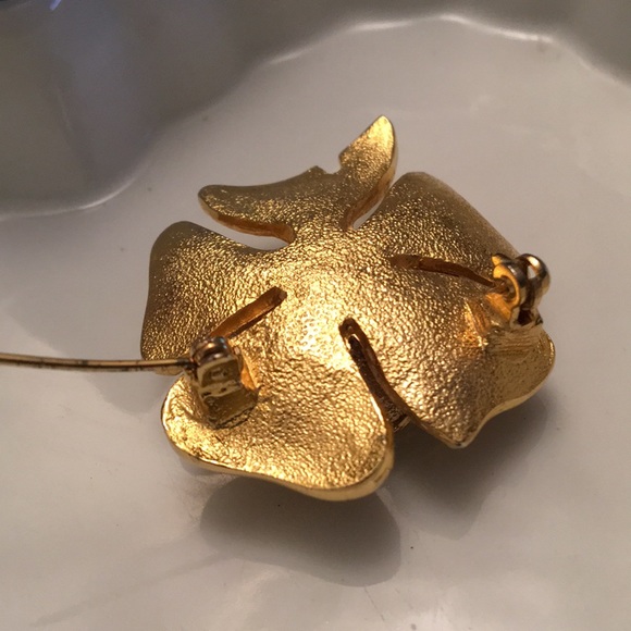 Vintage Flower brooch - Picture 4 of 8